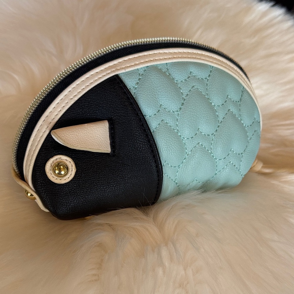 Betsey Johnson Mint and Black Quilted Cosmetic Case - Picture 4 of 7